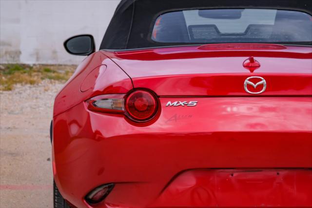 Photo of 2016 Soul Red Metallic Mazda MX-5 Miata