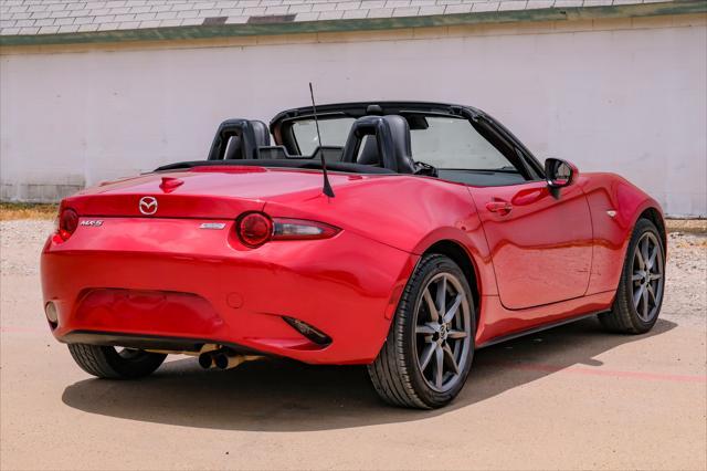 Photo of 2016 Soul Red Metallic Mazda MX-5 Miata