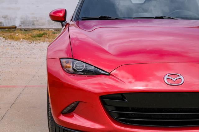 Photo of 2016 Soul Red Metallic Mazda MX-5 Miata