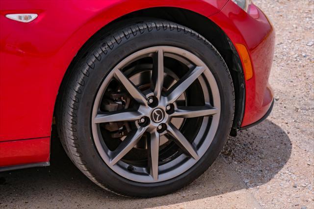 Photo of 2016 Soul Red Metallic Mazda MX-5 Miata
