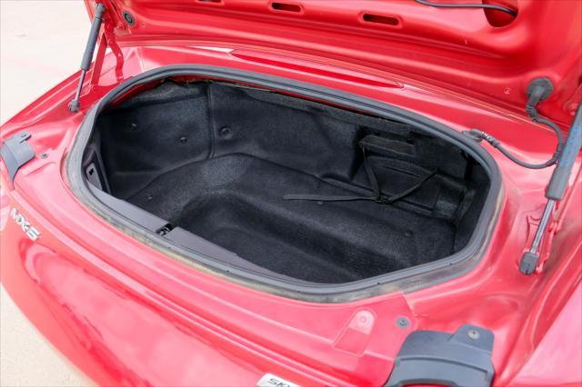 Photo of 2016 Soul Red Metallic Mazda MX-5 Miata