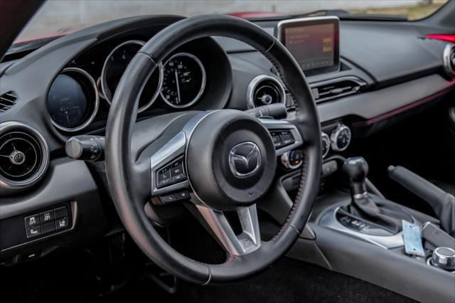 Photo of 2016 Soul Red Metallic Mazda MX-5 Miata