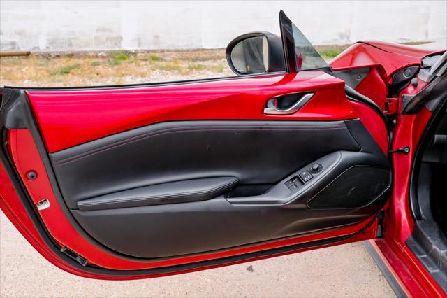 Photo of 2016 Soul Red Metallic Mazda MX-5 Miata