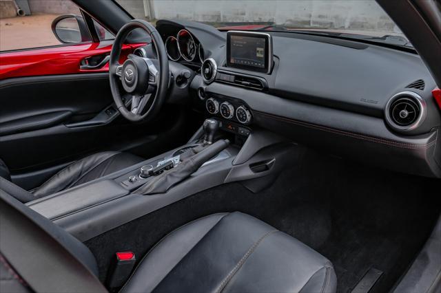 Photo of 2016 Soul Red Metallic Mazda MX-5 Miata
