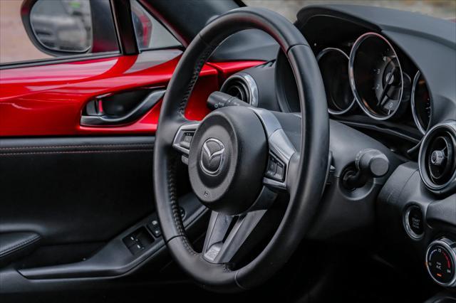 Photo of 2016 Soul Red Metallic Mazda MX-5 Miata