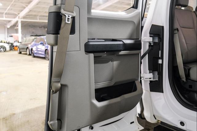 Photo of 2017 Oxford White Ford F-150