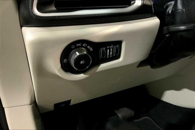 Photo of 2024 Diamond Black Chrysler Pacifica