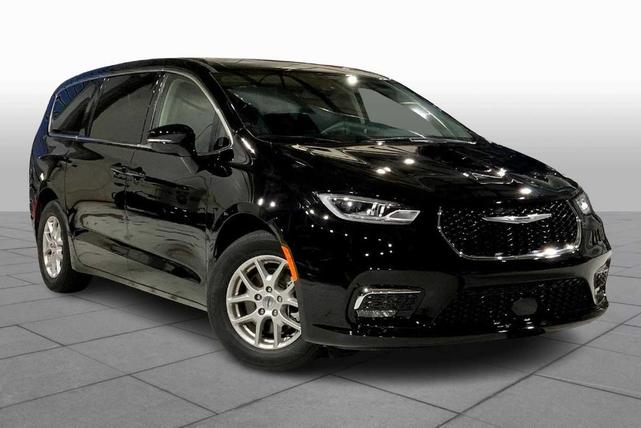 Photo of 2024 Diamond Black Chrysler Pacifica