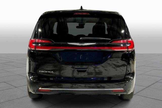 Photo of 2024 Diamond Black Chrysler Pacifica