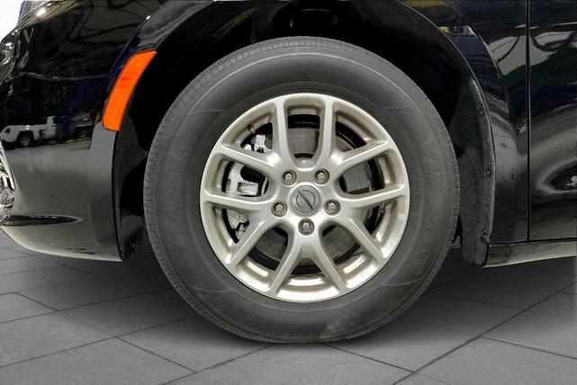 Photo of 2024 Diamond Black Chrysler Pacifica