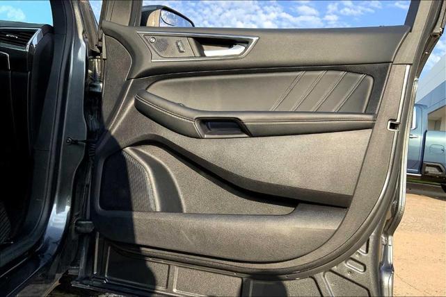 Photo of 2020 Magnetic Metallic Ford Edge