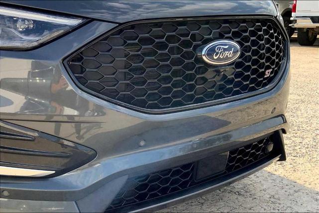 Photo of 2020 Magnetic Metallic Ford Edge