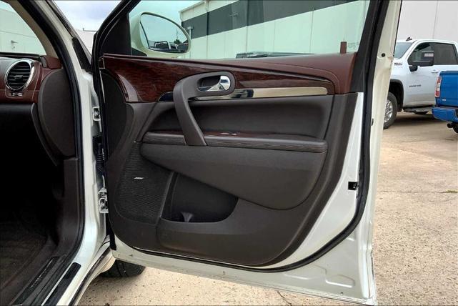 Photo of 2014 White Diamond Tri-Coat Buick Enclave