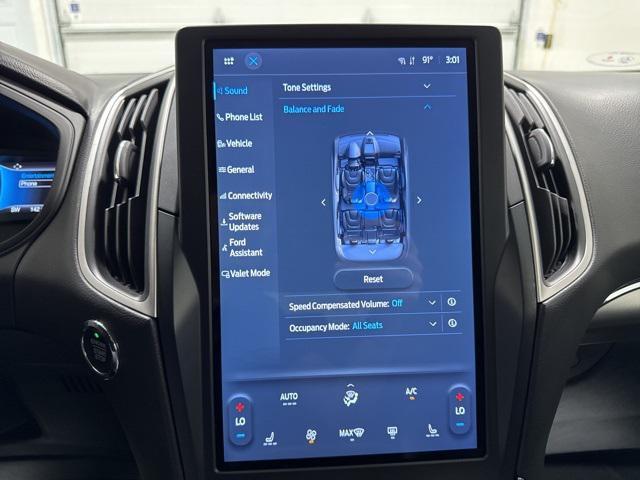 Photo of 2022 Carbonized Gray Metallic Ford Edge