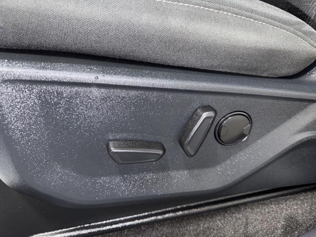 Photo of 2023 Hot Pepper Red Metallic Tinted Clearcoat Ford F-150