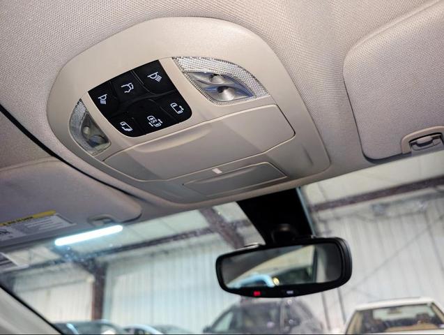 Photo of 2017 Gray Chrysler Pacifica