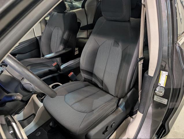 Photo of 2017 Gray Chrysler Pacifica