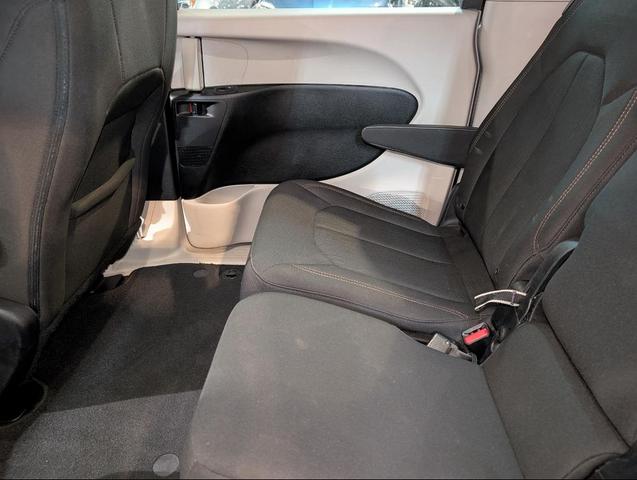 Photo of 2017 Gray Chrysler Pacifica