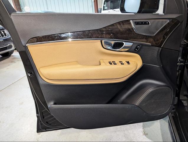 Photo of 2017 Black Volvo XC90