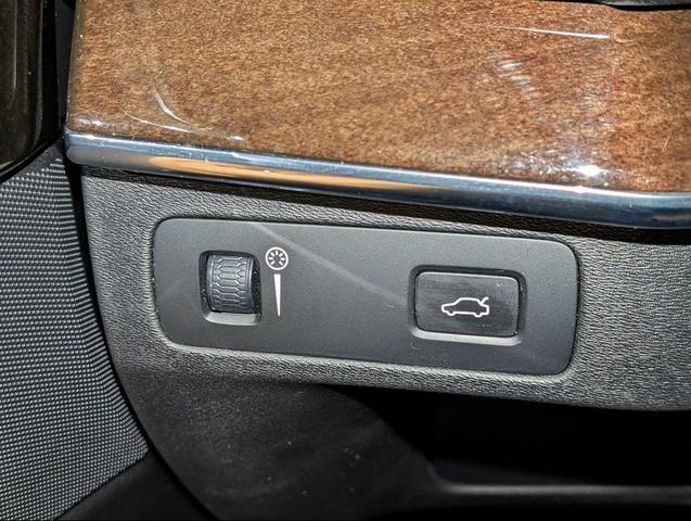Photo of 2017 Black Volvo XC90