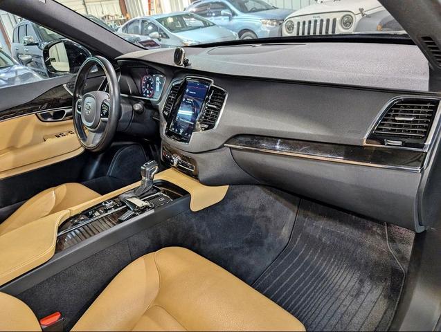 Photo of 2017 Black Volvo XC90