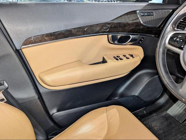 Photo of 2017 Black Volvo XC90