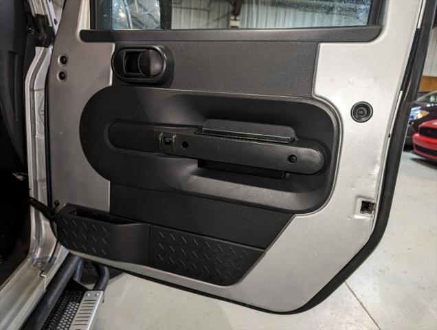 Photo of 2008 Silver Jeep Wrangler