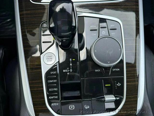 Photo of 2021 Alpine White BMW X7