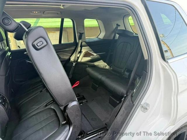 Photo of 2021 Alpine White BMW X7