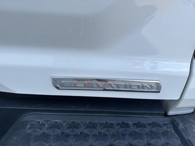Photo of 2024 Summit White GMC Canyon