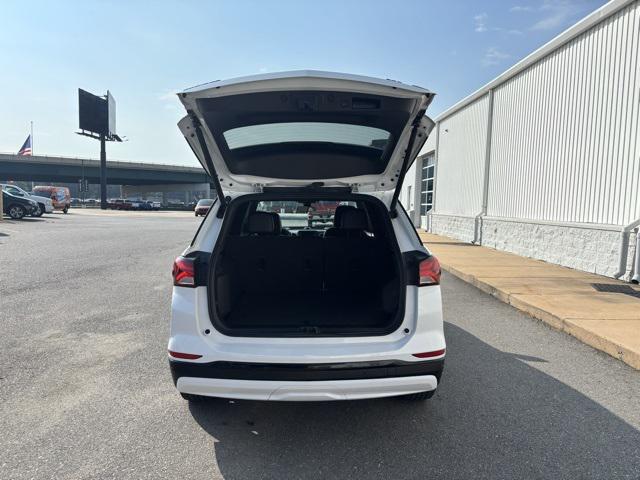 Photo of 2024 Summit White Chevrolet Equinox