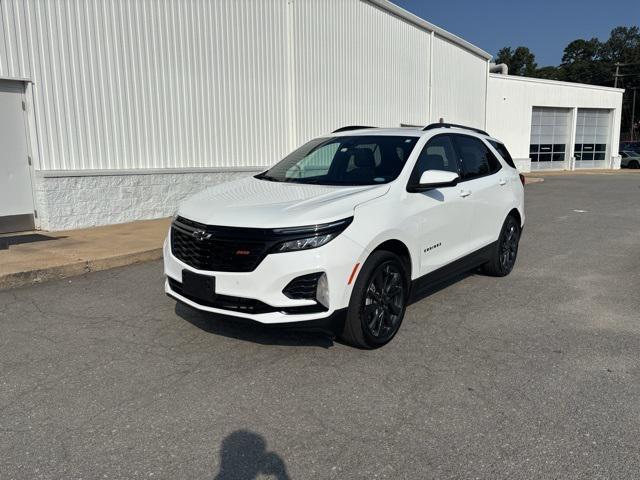 Photo of 2024 Summit White Chevrolet Equinox