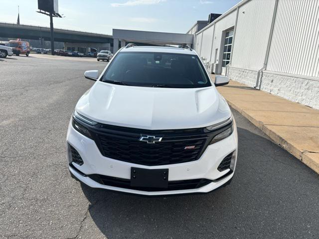 Photo of 2024 Summit White Chevrolet Equinox