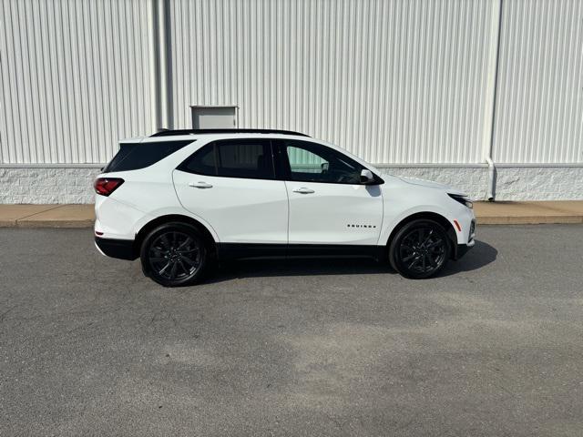 Photo of 2024 Summit White Chevrolet Equinox