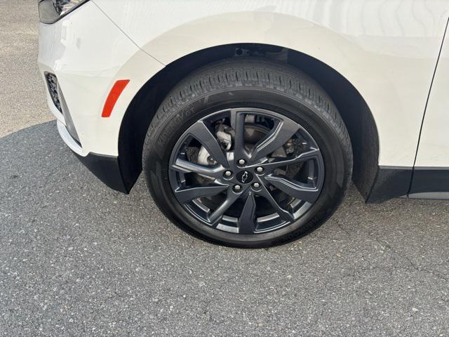 Photo of 2024 Summit White Chevrolet Equinox