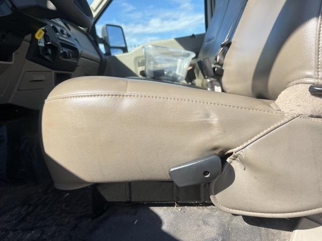 Photo of 2008 Oxford White Clearcoat Ford F-250