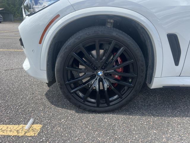 Photo of 2022 Alpine White BMW X5
