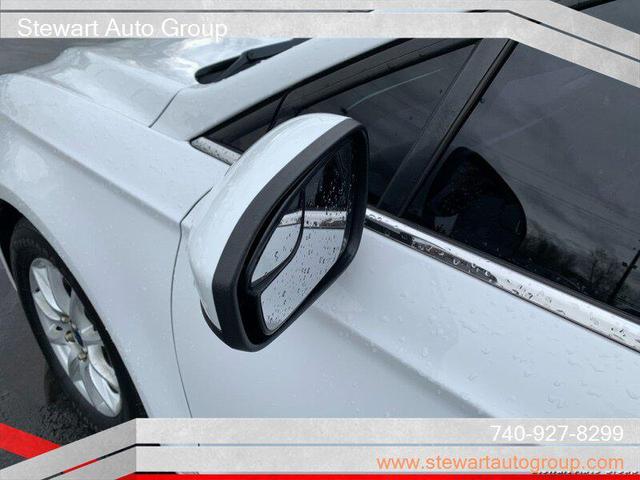 Photo of 2017 Oxford White Ford Fusion