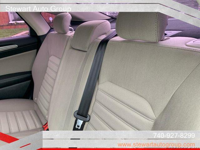 Photo of 2017 Oxford White Ford Fusion