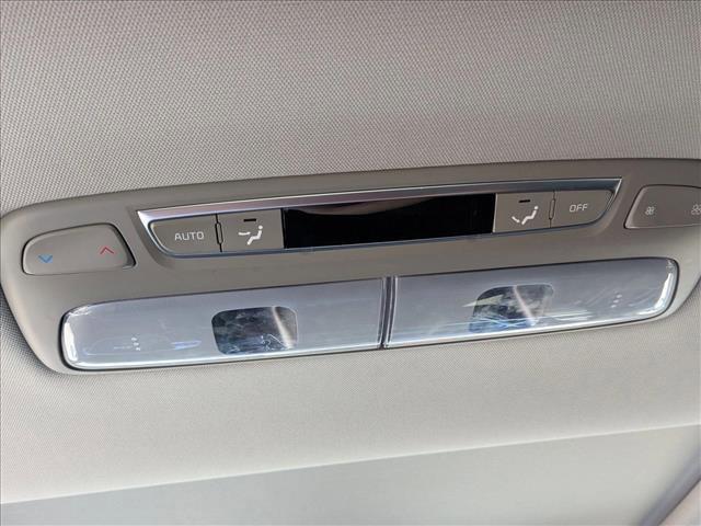 Photo of 2022 Glacial White Pearl Kia Telluride
