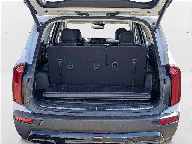 Photo of 2022 Glacial White Pearl Kia Telluride