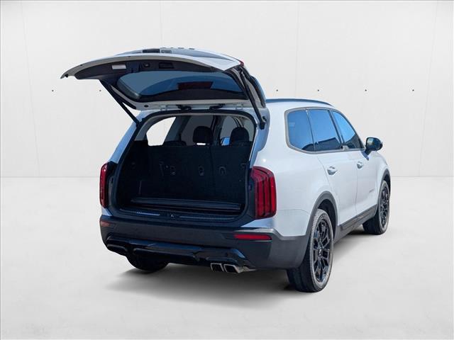 Photo of 2022 Glacial White Pearl Kia Telluride