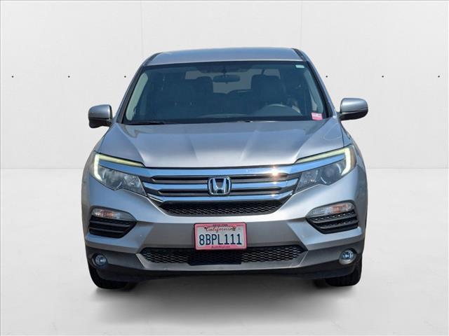 Photo of 2017 Lunar Silver Metallic Honda Pilot