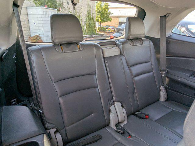 Photo of 2017 Lunar Silver Metallic Honda Pilot