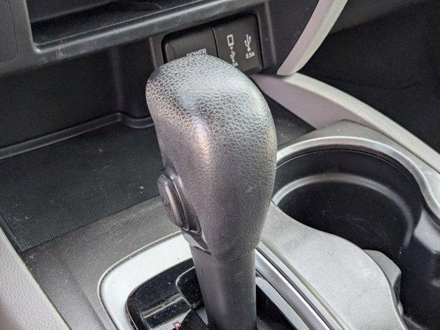 Photo of 2017 Lunar Silver Metallic Honda Pilot
