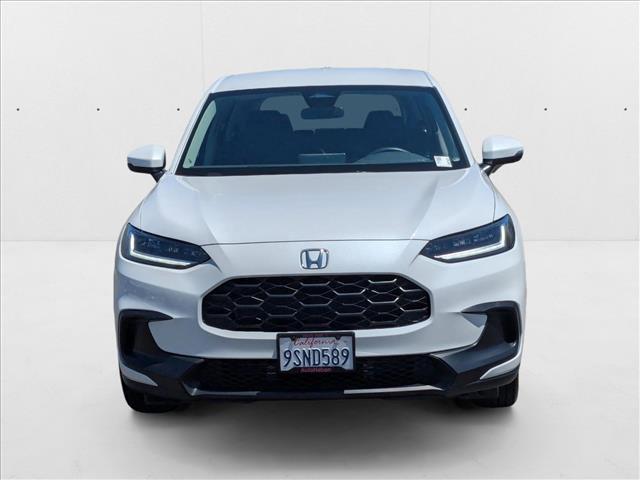 Photo of 2025 Platinum White Pearl Honda HR-V