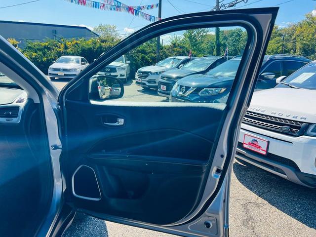 Photo of 2019 Silver Jeep Compass