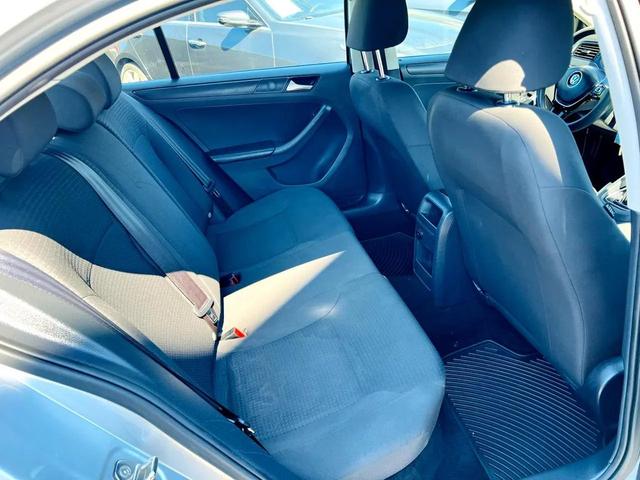 Photo of 2015 Silver Volkswagen Jetta