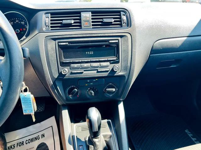 Photo of 2015 Silver Volkswagen Jetta