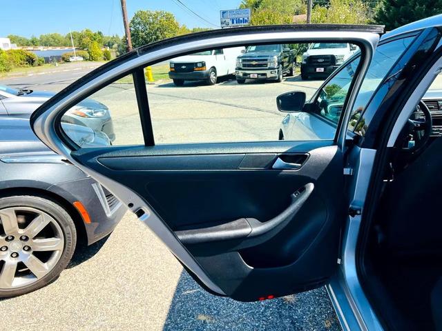 Photo of 2015 Silver Volkswagen Jetta